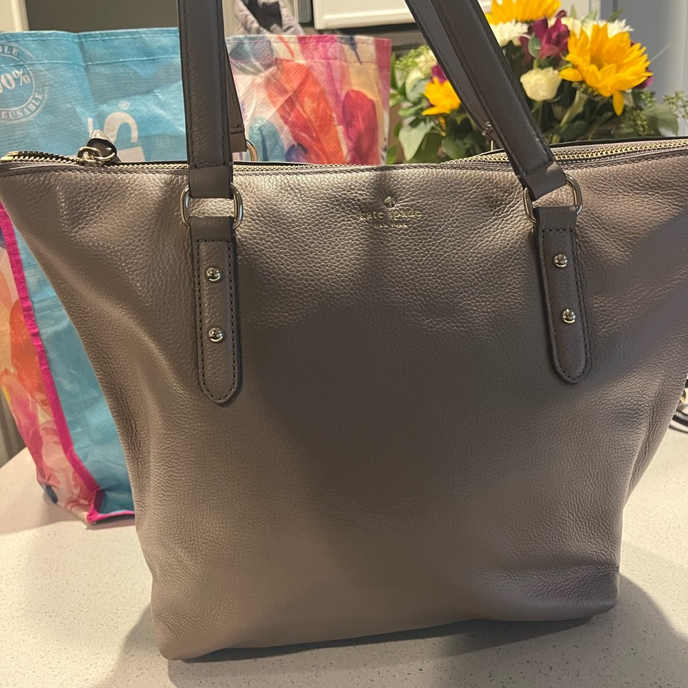 Barely used Kate Spade Zipper-Close Tote